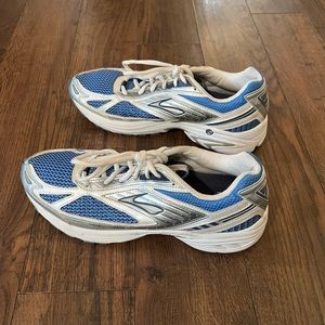 Brooks Defyance Women’s Blue Running Shoes / Size 11.5